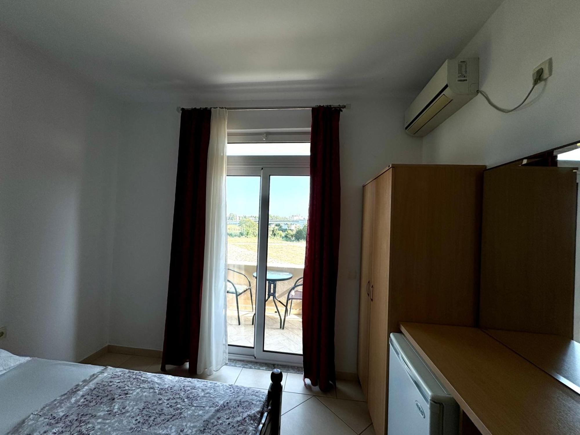Apartments Cobi Ulcinj Ruang foto