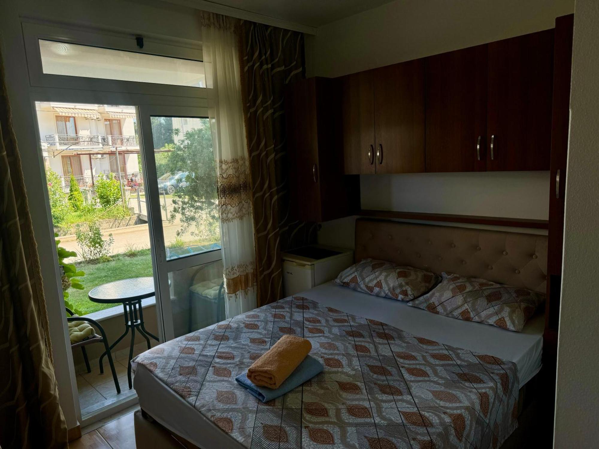 Apartments Cobi Ulcinj Ruang foto