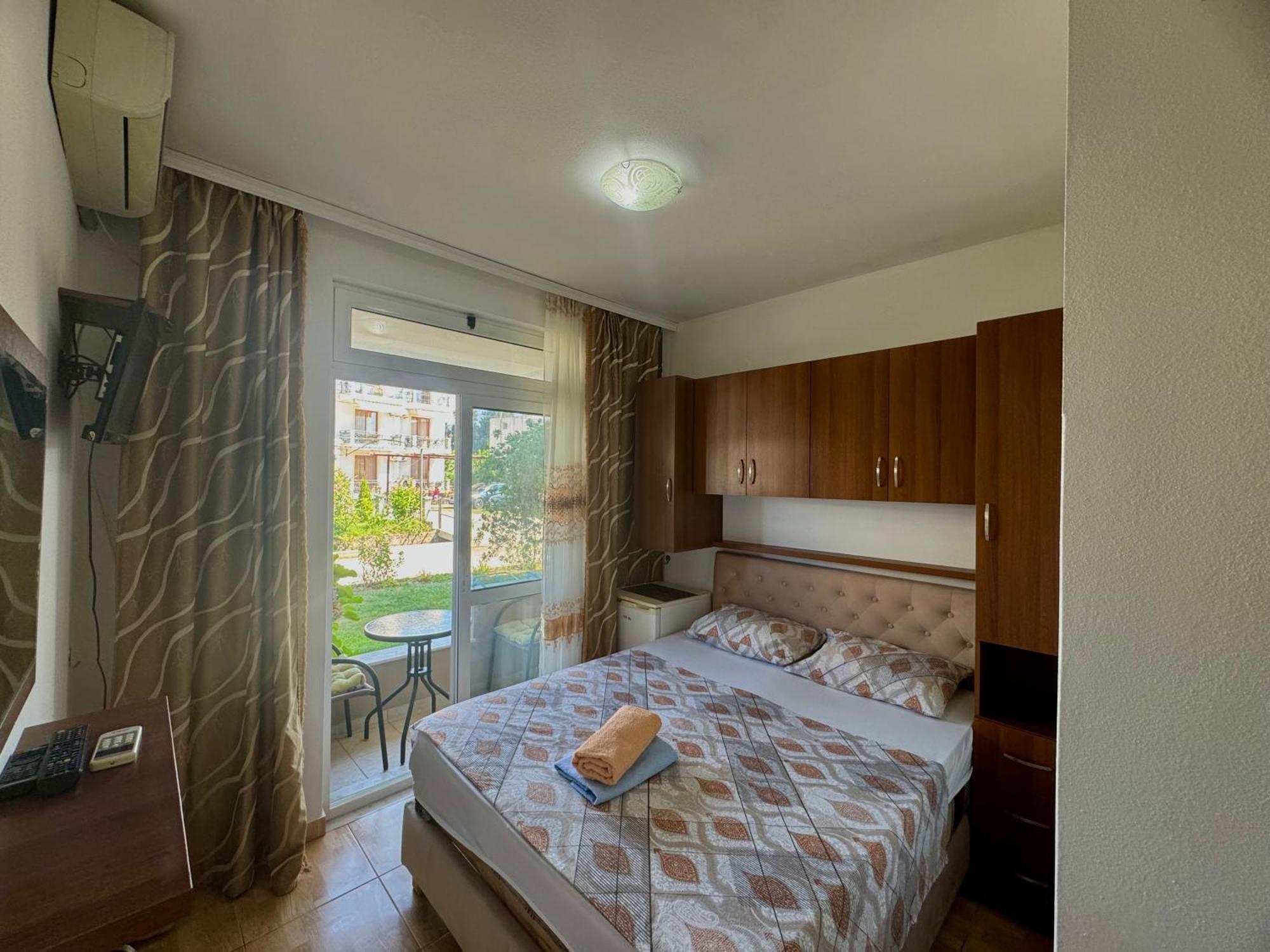 Apartments Cobi Ulcinj Ruang foto