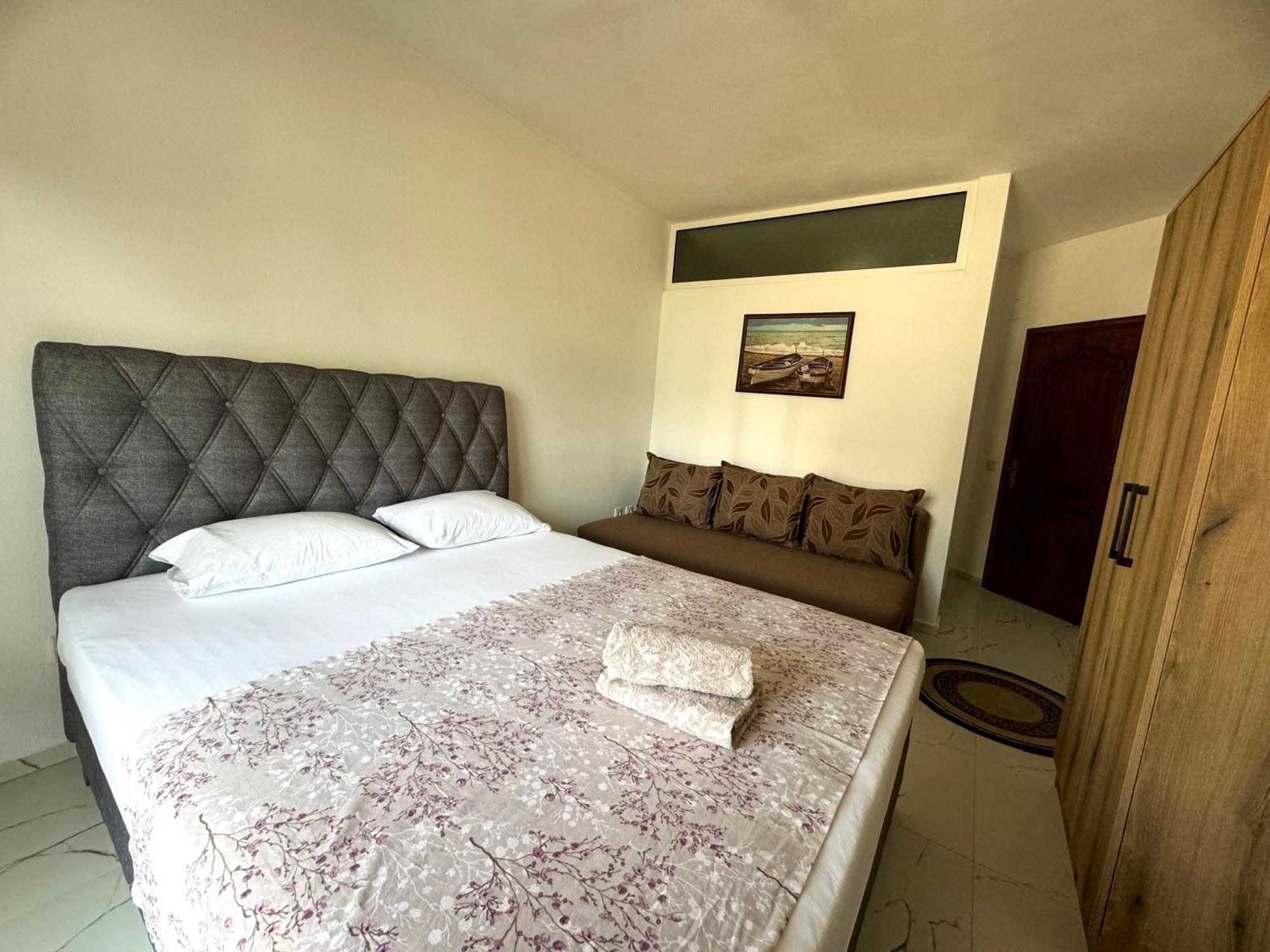 Apartments Cobi Ulcinj Ruang foto